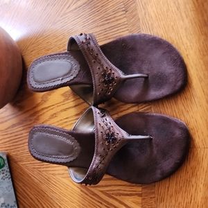 Expressions brown heel sandle